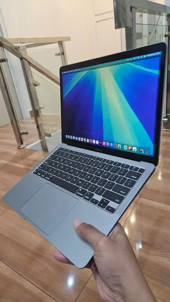 Dijual Macbook Air 2020 M1