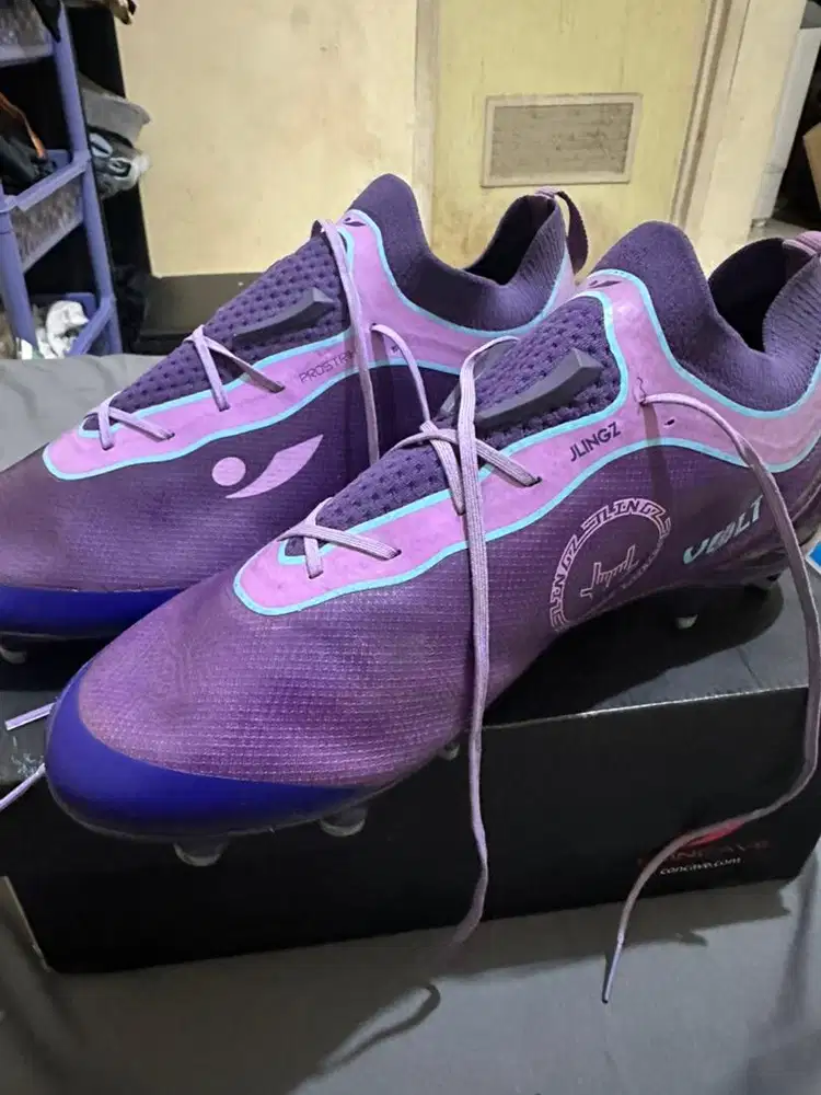 Sepatu bola concave Volt prostrike size 43