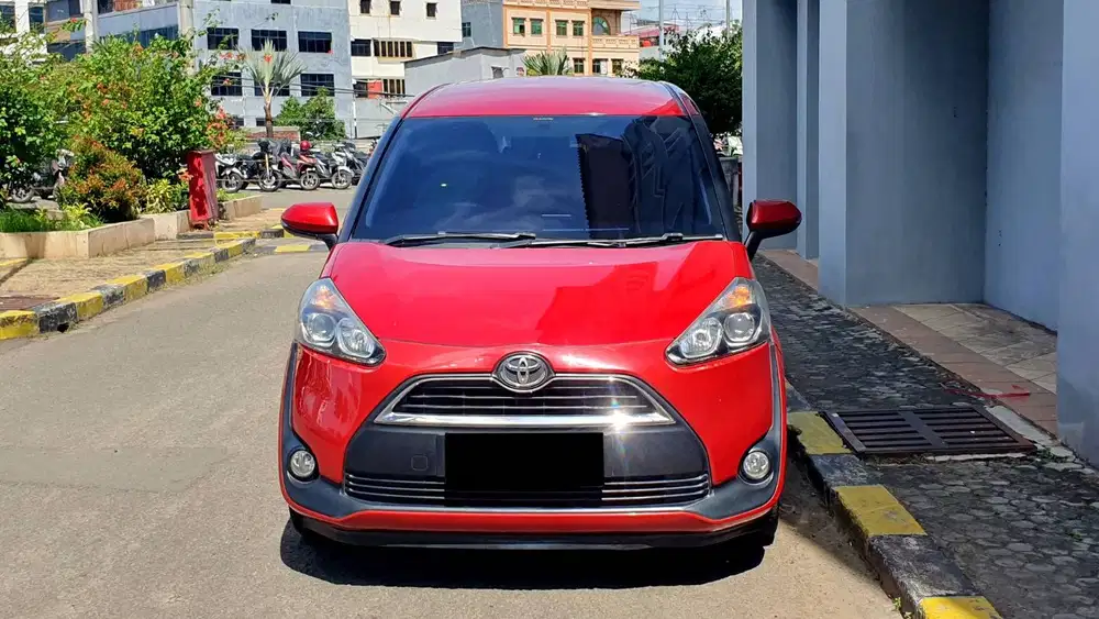 Toyota Sienta 1.5 V CVT AT Merah Metalik NIK 2018 Record Garansi