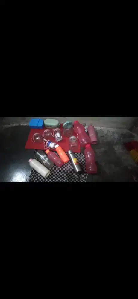 Di jual semua macam botol dll murah meriah dari pada menyemak,numpuk