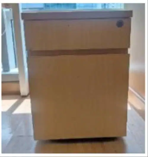 Jual lemari credenza dengan roda, ada dua laci dan bisa dikunci