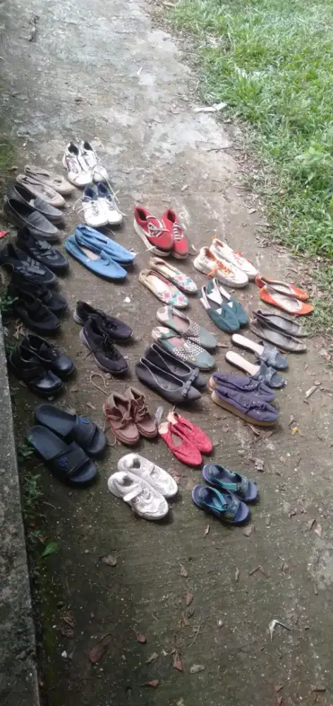 Di jual semuaacam ukuran,merek dll sepatu dll anak,dewasa cow,cew