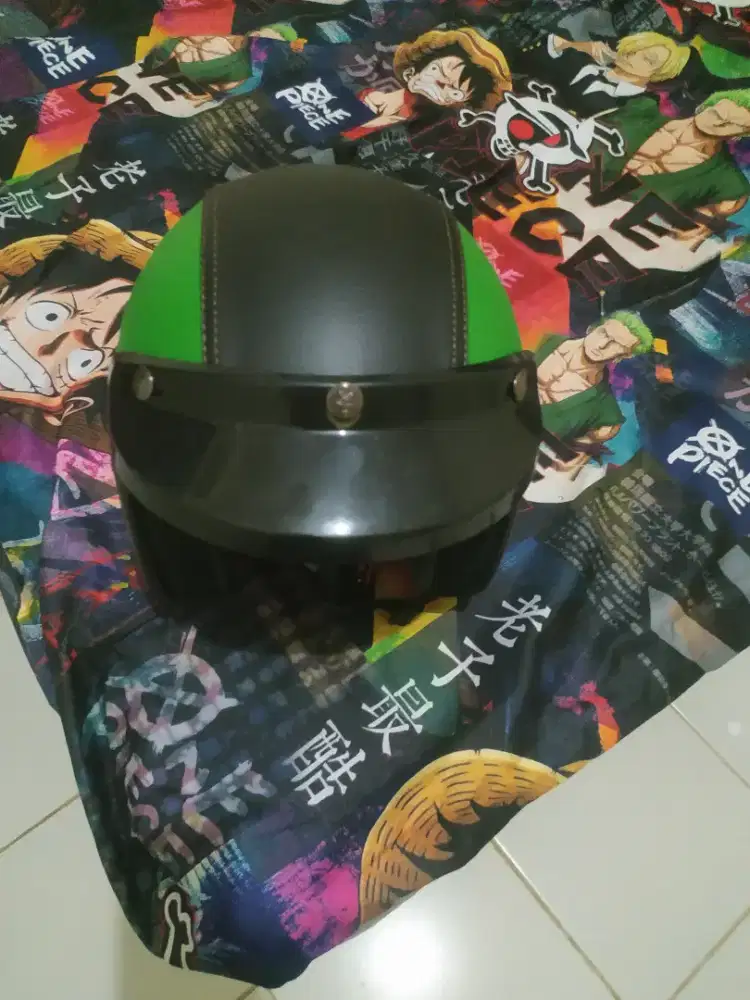 Helm tanpa kaca