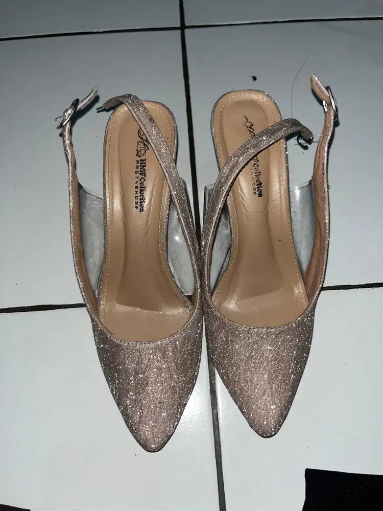 Sepatu bekas, baru dipakai satu hari namun tidak pas di ukuran kaki