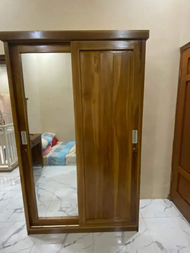 lemari dari bahan kayu jati