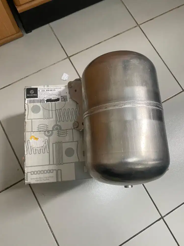 Tabung reservoir airmatic