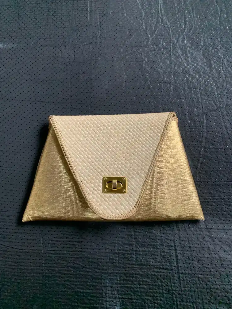 Tas wanita simpe anyaman