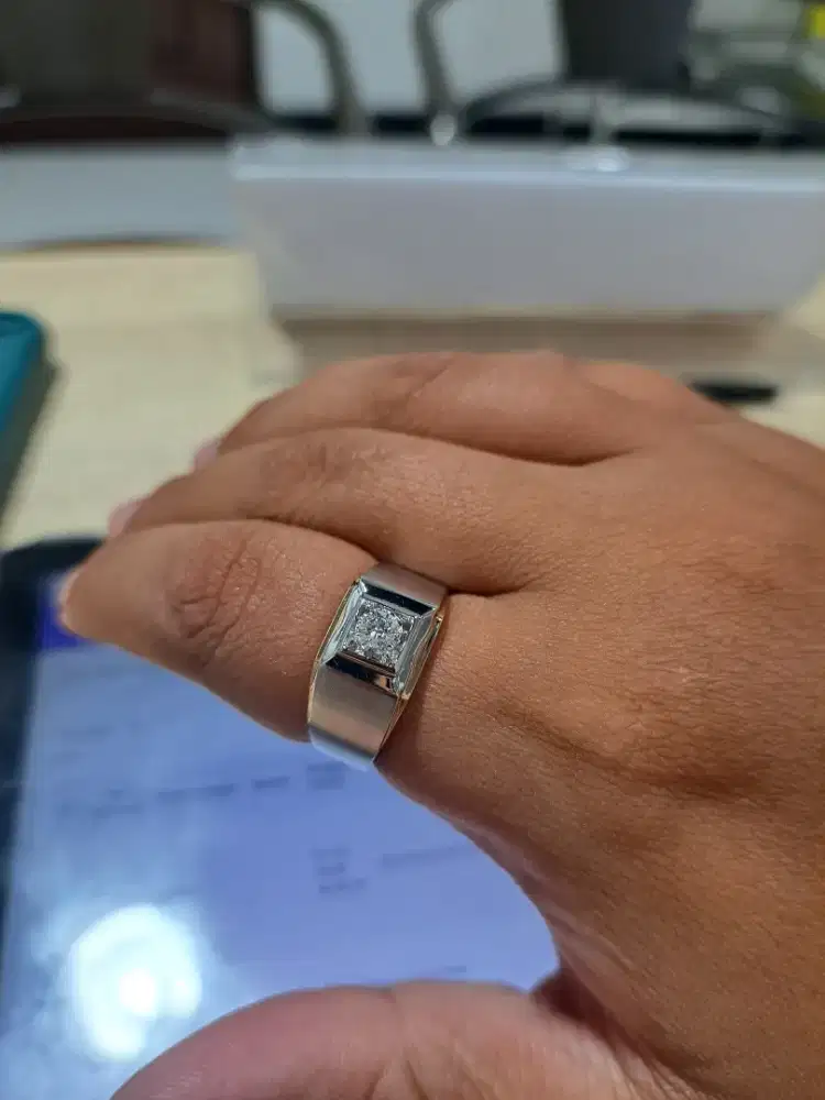 Cincin emas 18k hongkong berlian gia 0,23 ct F VVS1 safir zamrud ruby