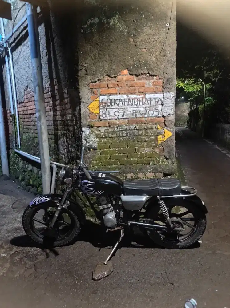 British gl 125 tahun 1982