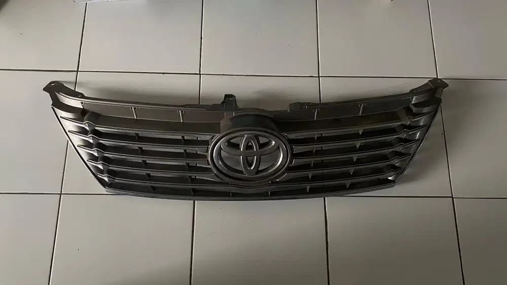Grill depan toyota camry 2011-2014