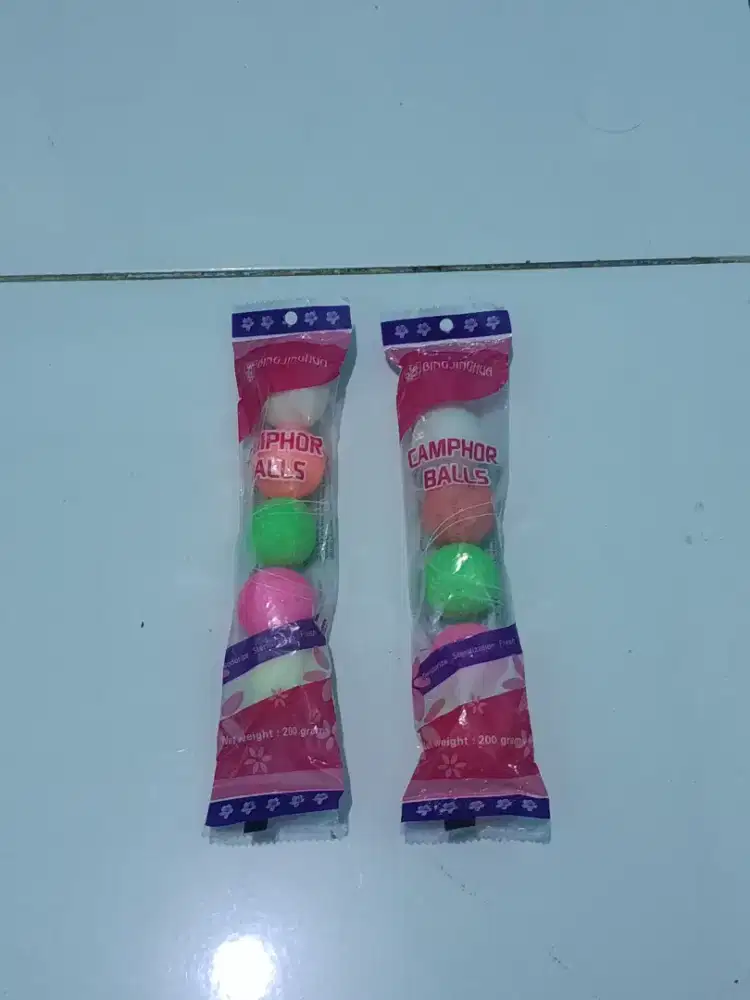 kamper bola atau kapur barus