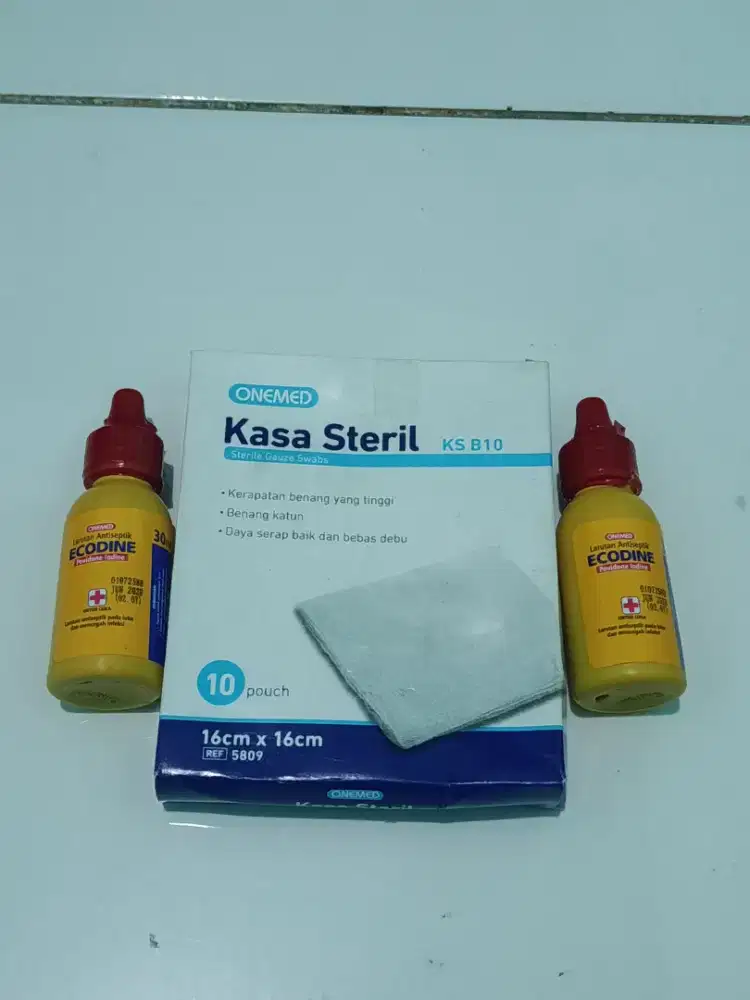 Kasa Steril OneMed dan Larutan Antiseptik Ecodine