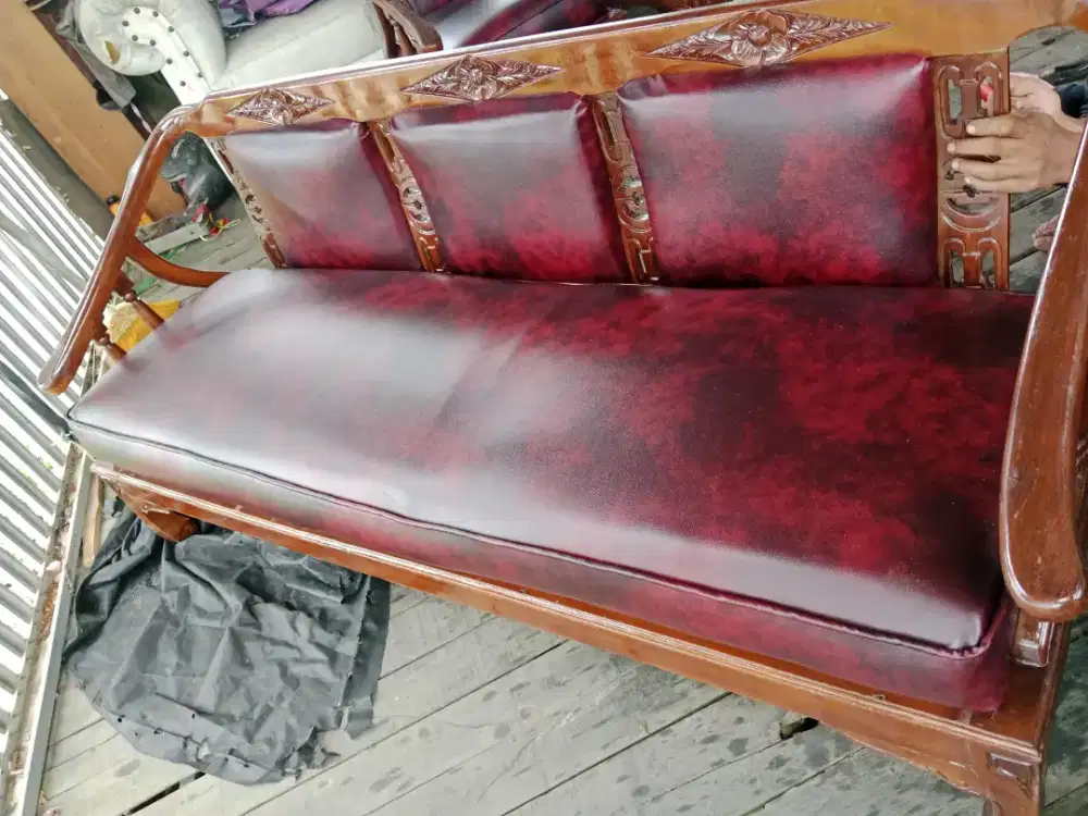 Kami bengkel spesial memperbaiki kerusakan jok sofa kursi springbed