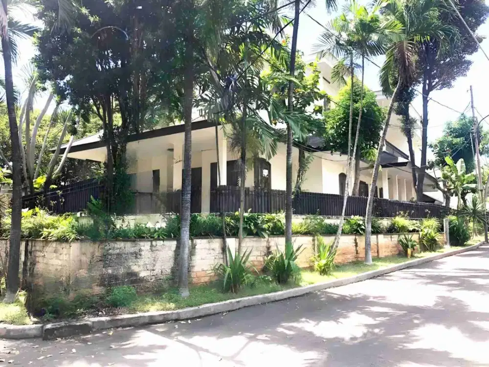 Sewa Rumah Modern di Patra Kuningan 5 Kamar Tidur