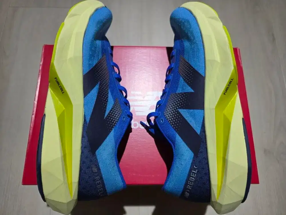 New Balance FuelCell Rebel v4 sepatu running sport lari original 43