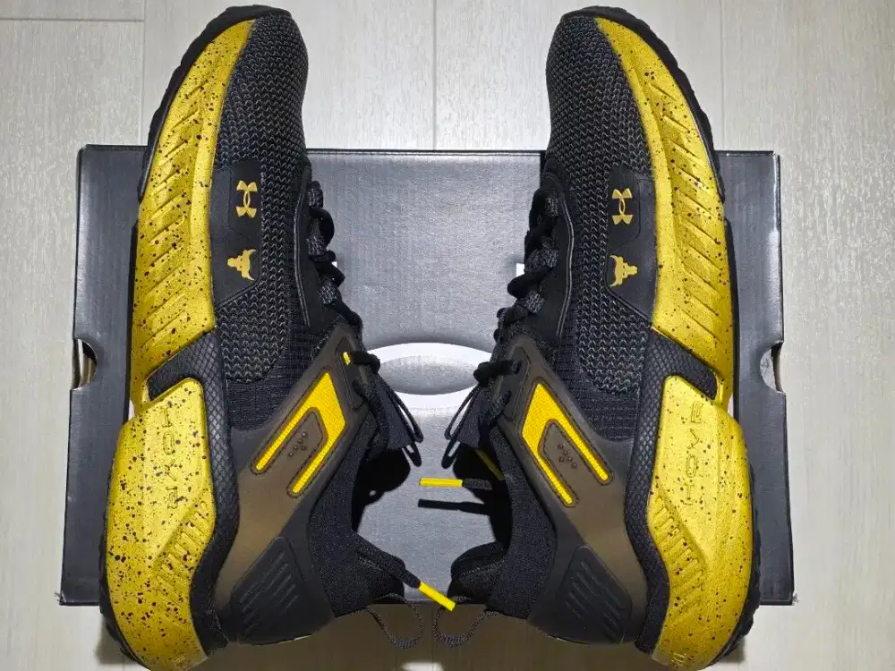 Under Armour Project Rock 5 Black Adam sepatu training gym original 43