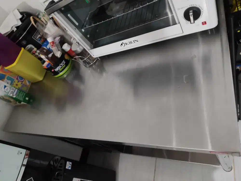 Meja stainless steel anti karat dari IKEA