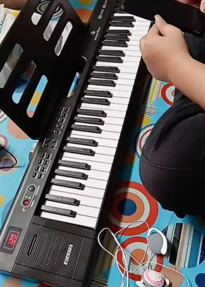 Keyboard anak 61 tuts 200 suara 200 musik gratis mic