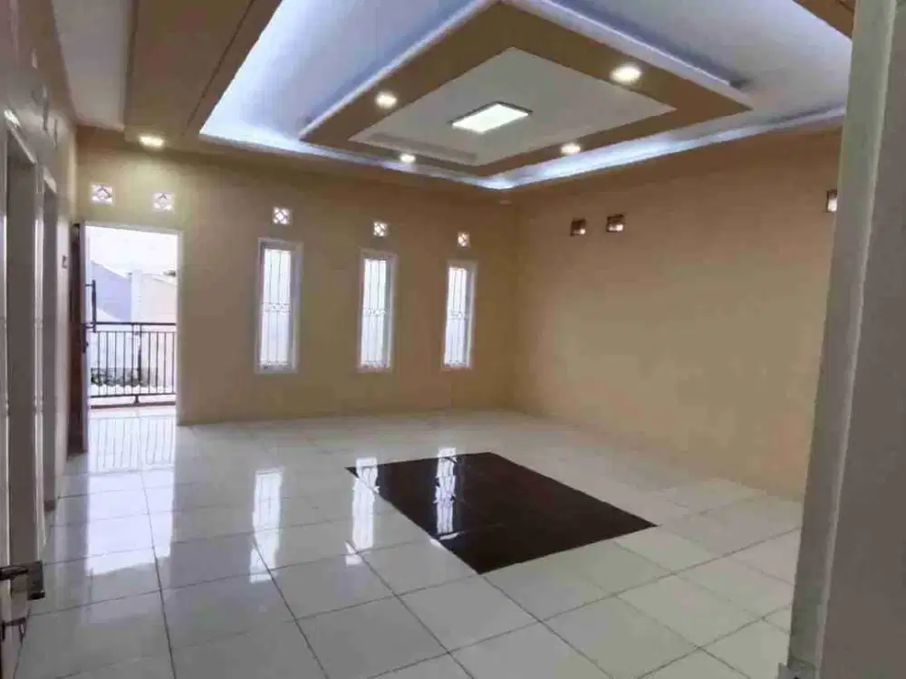 dijual rumah 2 lantai siap huni di Cihanjuang cimahi