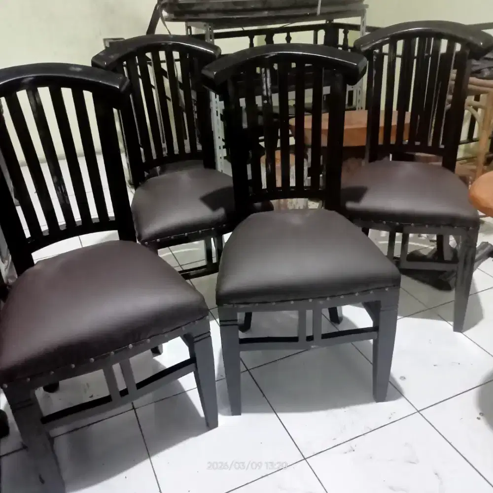 4 kursi .akan jati bekas berat dah melamin