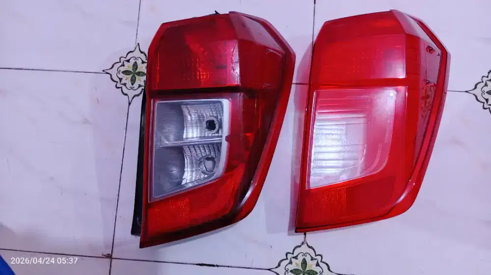 Mika Kaca Stop lampu belakang Calya Sigra Kanan