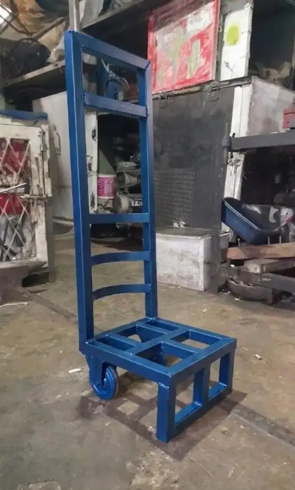 Di jual trolinya galon dan barang. .