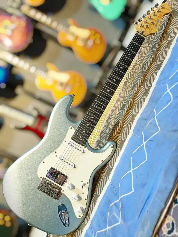 Donner DST-152R Metalic Ice Blue HSS Coil Split