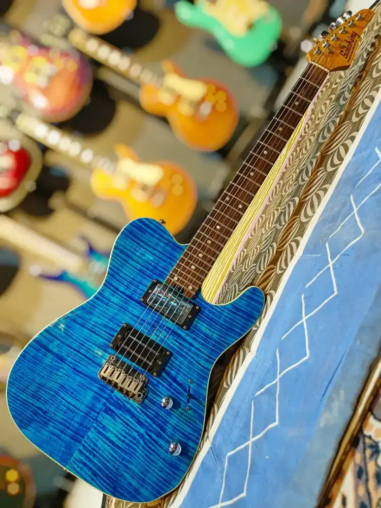 Soloking MT-1 Custom 24 Flame in Seethru Blue