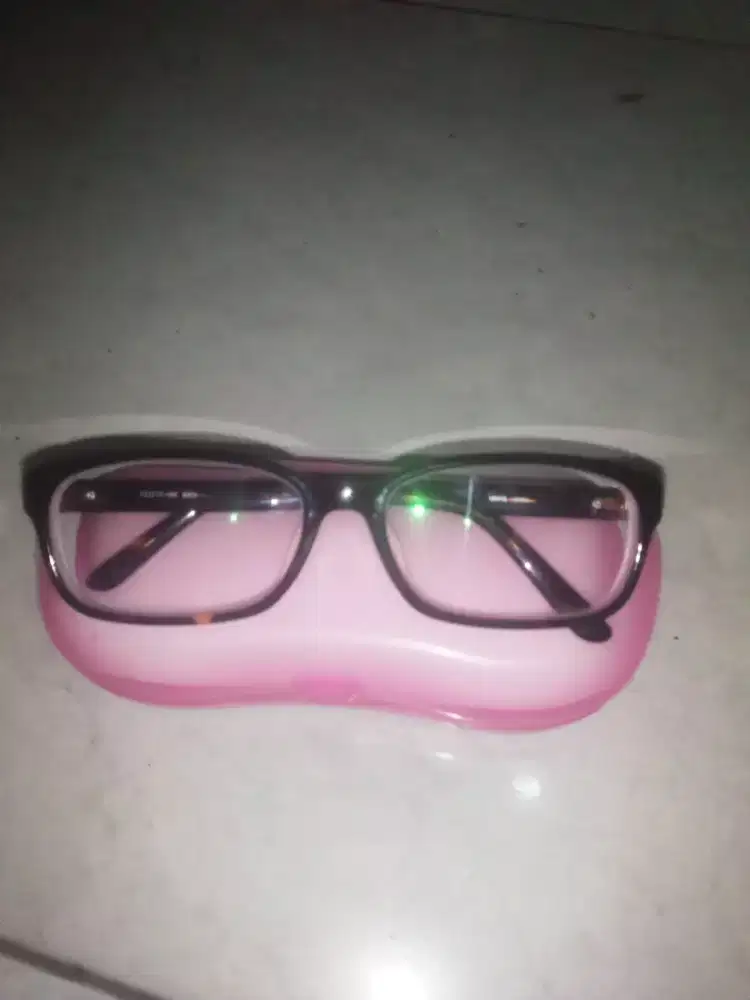 Kacamata Levis masih bagus