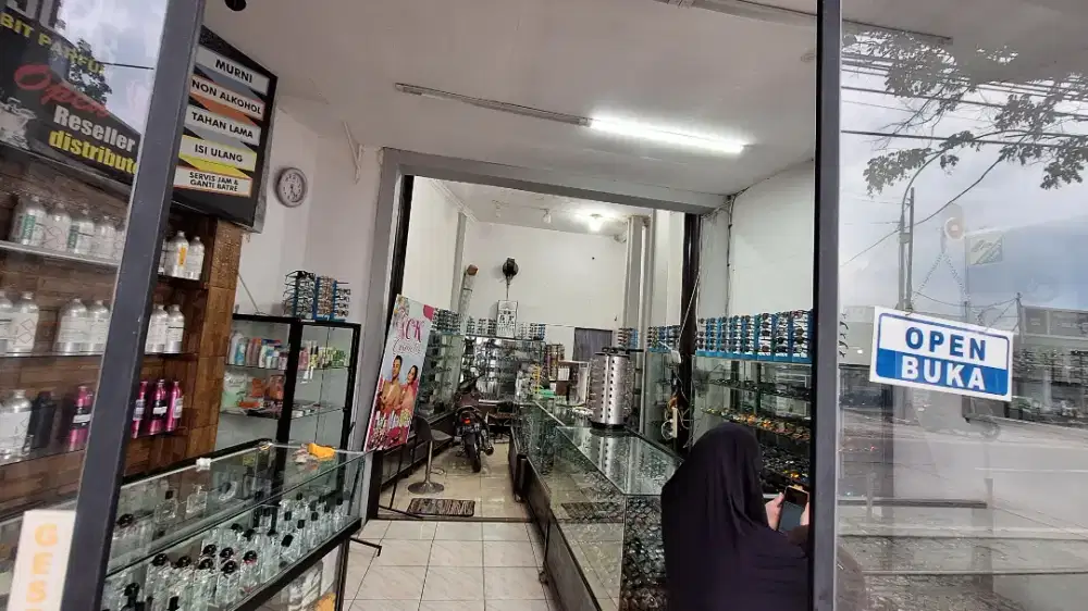Karyawan toko optik jujur percaya diri live tiktok