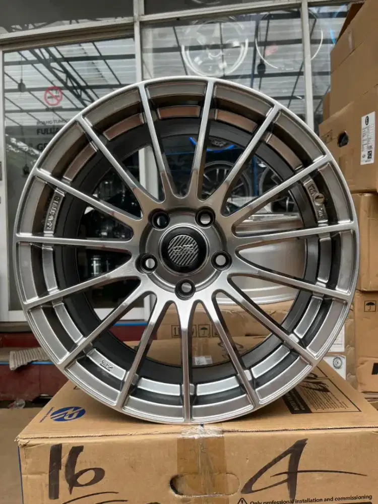 Enkei RS05RR ring 17 lebar 7,5 pcd 5x114,3 ET 38 4pcs