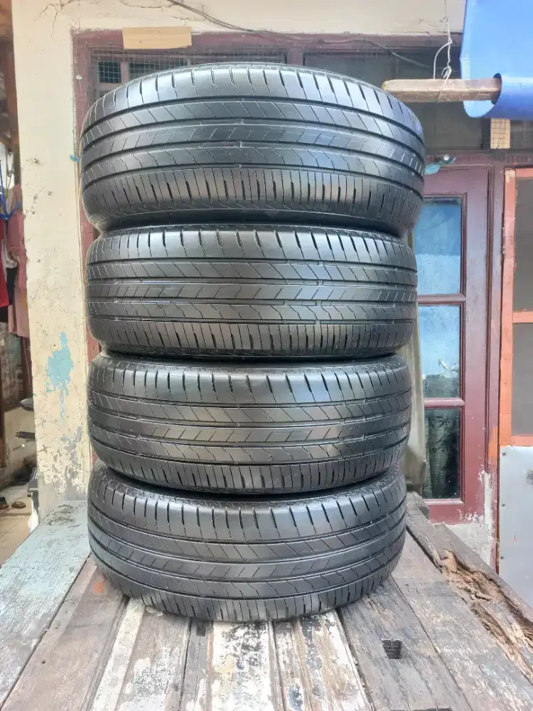 Di jual ban bridgestone alenza 235 50 21 tahun 2023