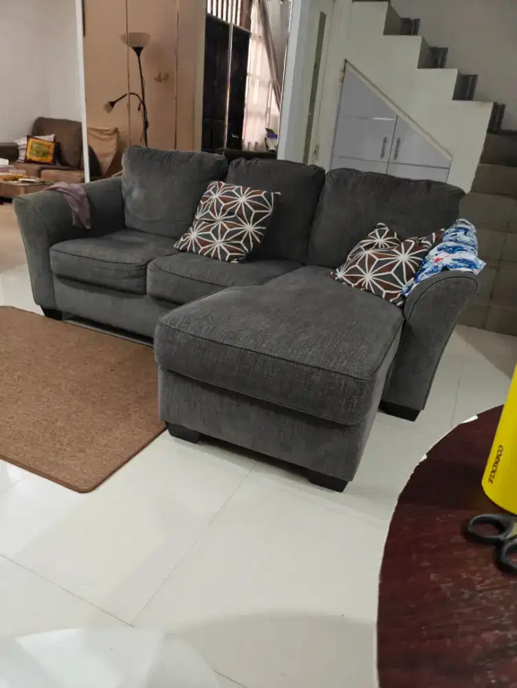 Sofa L ruang tunggu
