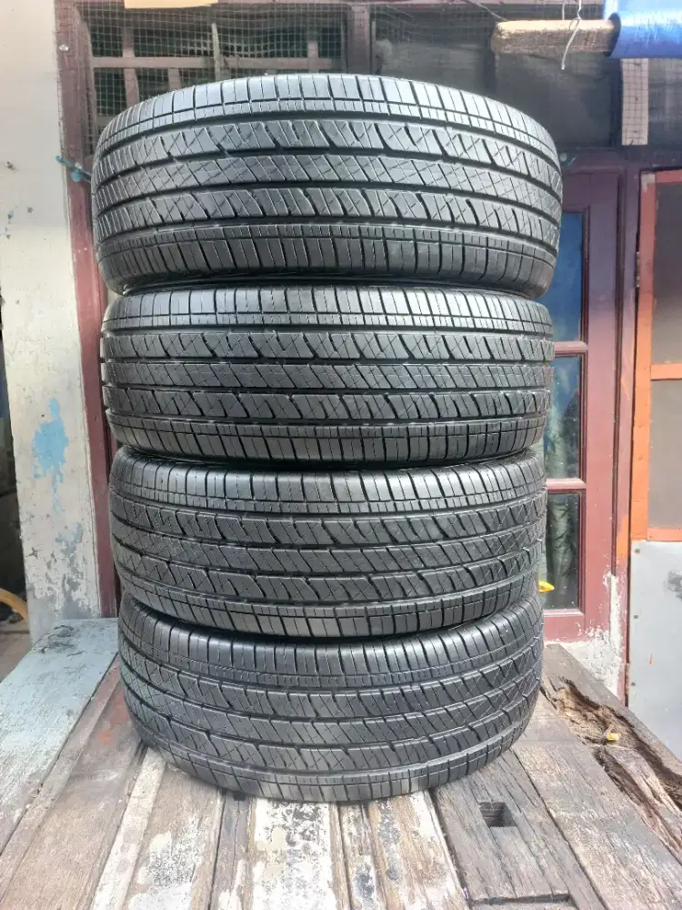 Di jual ban bridgestone duller h/p ukuran 245 60 18 tahun 2024