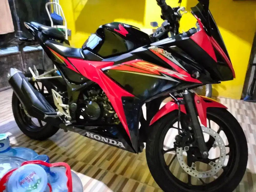 Di jual CBR 150 tahun 2018