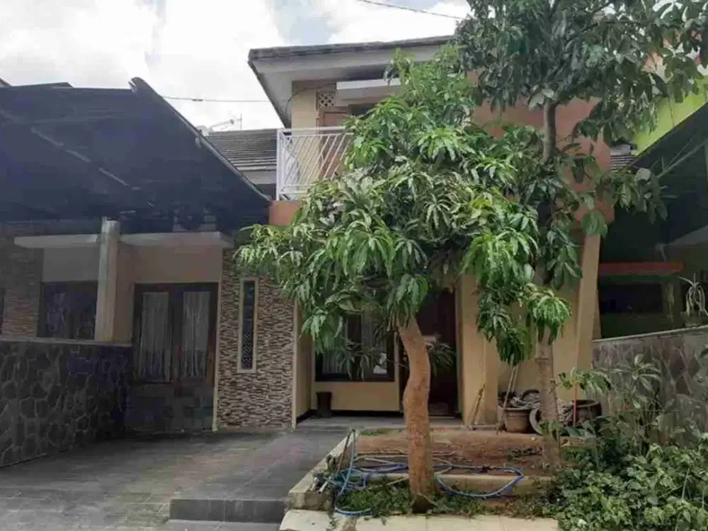 Rumah lingkungan bagus Selatan Solo Baru