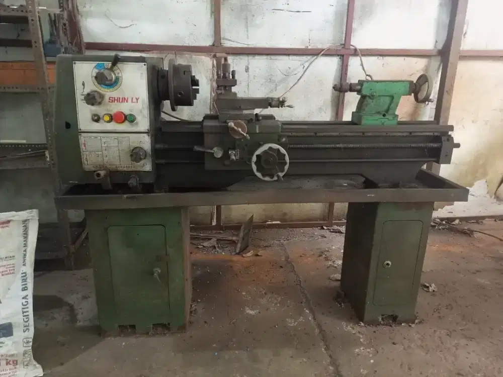 Dijual Mesin Bubut