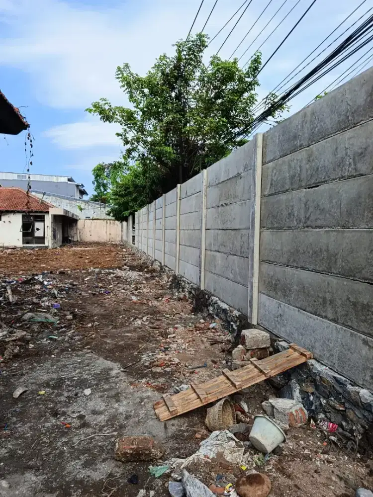 Pagar beton pembatas