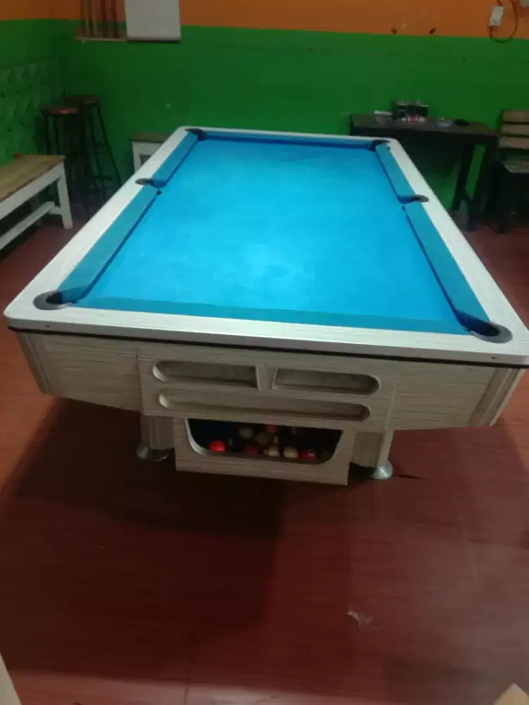 Meja billiard bilyar