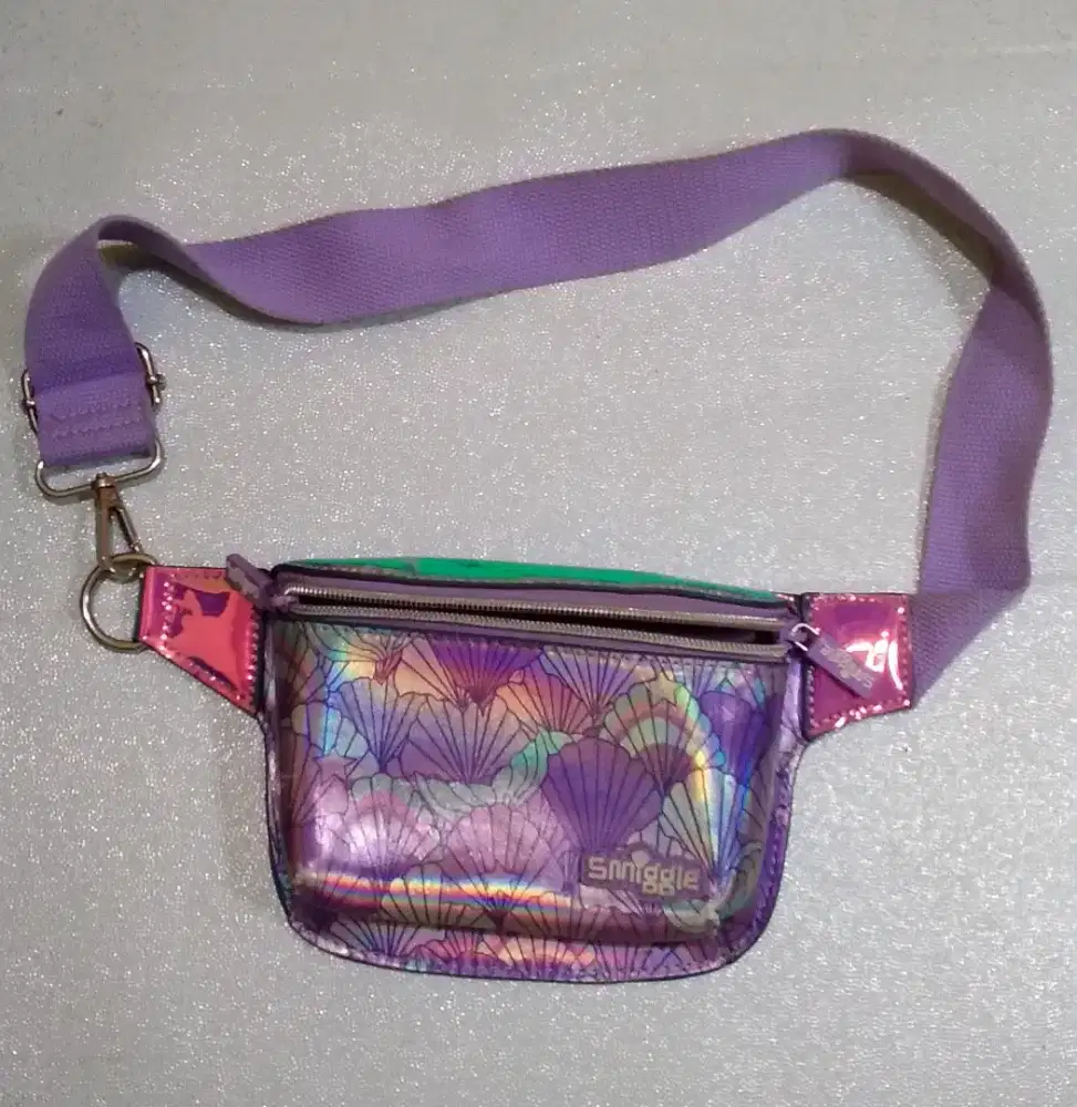 Tas pinggang smiggle motif pelangi