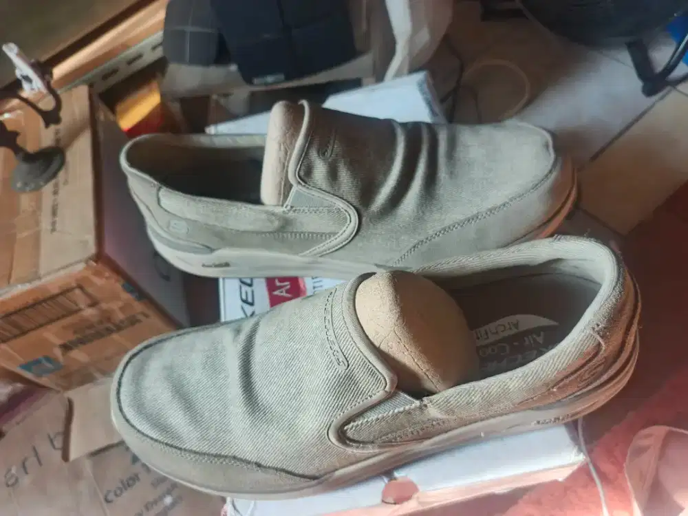 Skechers size 46, warna langka.