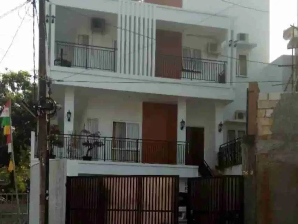 Jual Rumah Tingkat di Komplek MegaCinere blok L luas 156 m2