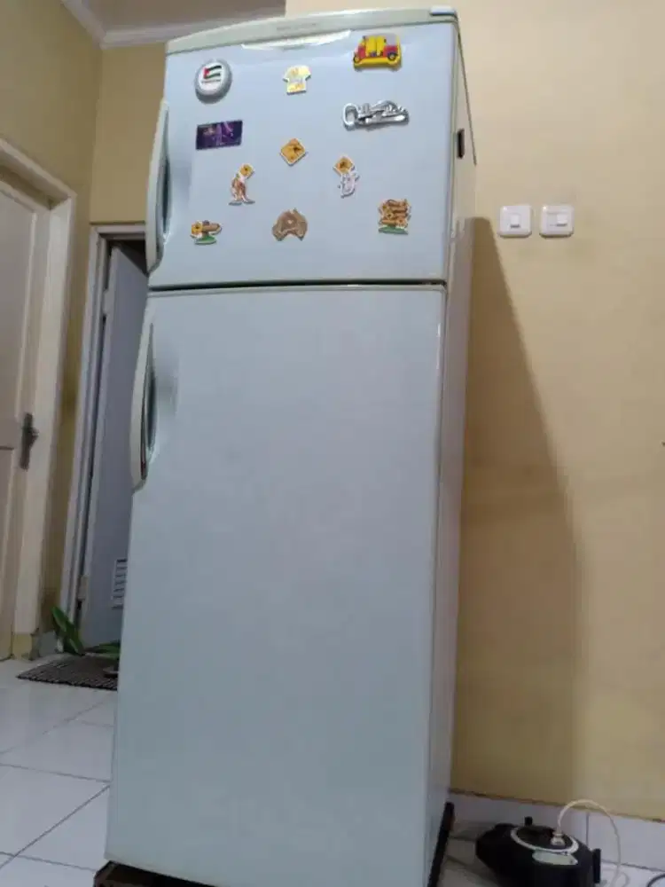 Servis kulkas mesin cuci kompa air bongkar pasang AC dll