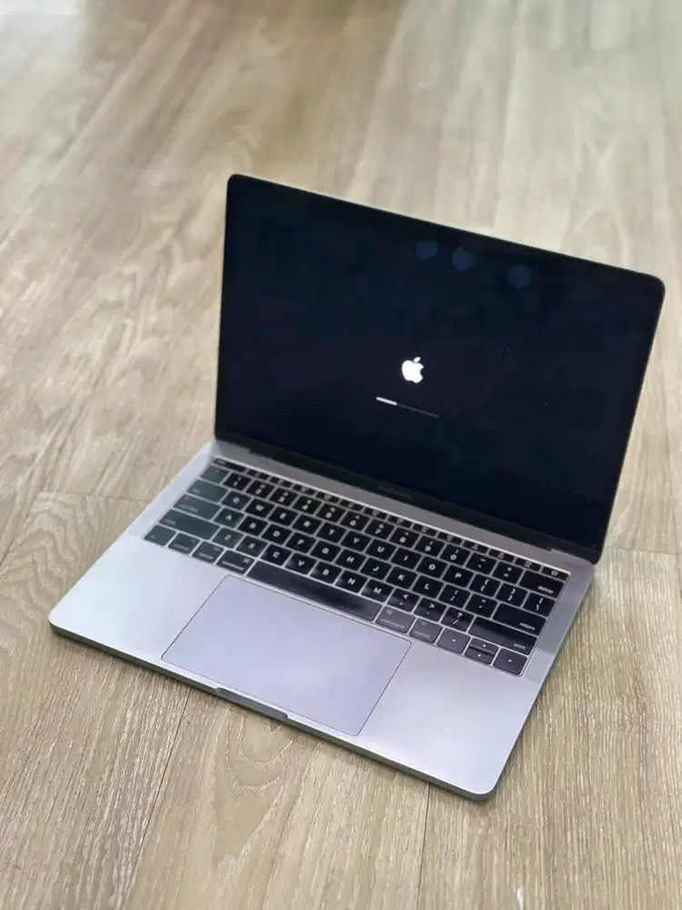 MACBOOK PRO 2017 13 INCH