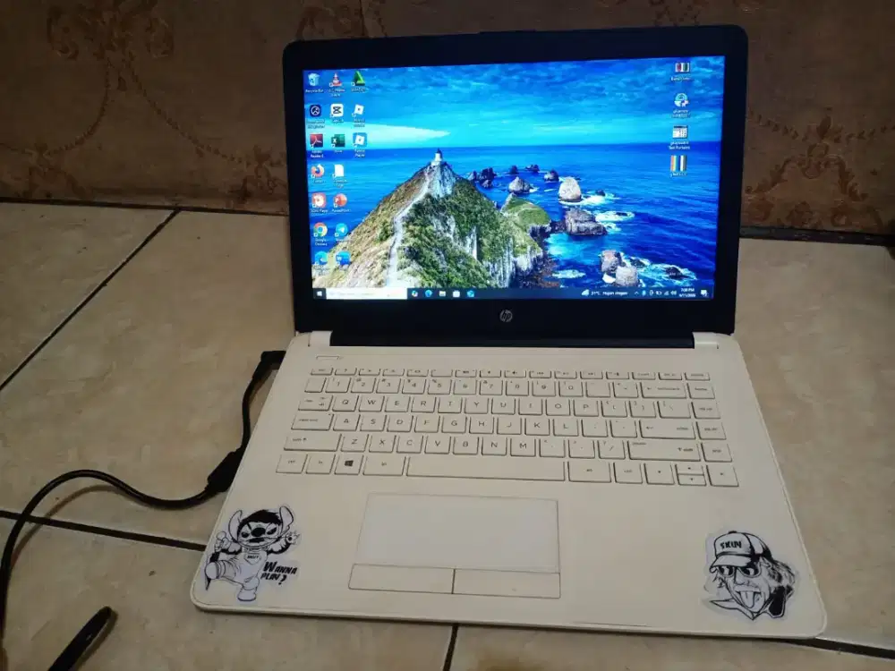 Bantu temen jual Laptop HP 14 -Bw0xx -minus Maen sambil Cas aja -