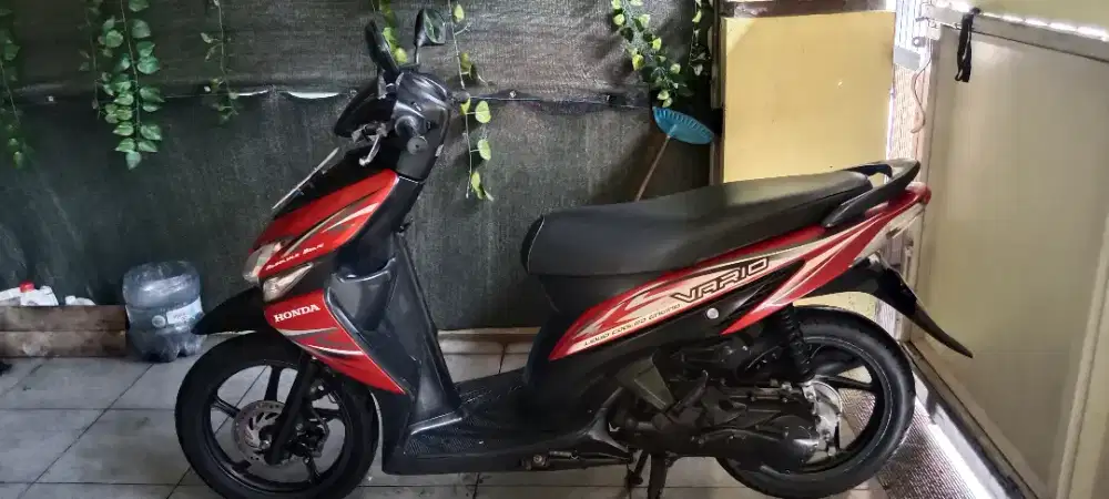 Honda 2013 sangat bagus pajak hidup dan surat lengkap. Siap pakai