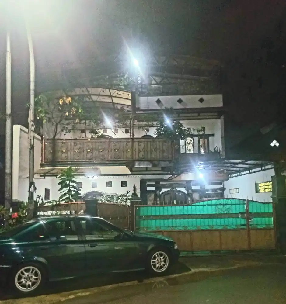 Rumah Strategis untuk Tinggal dan Usaha