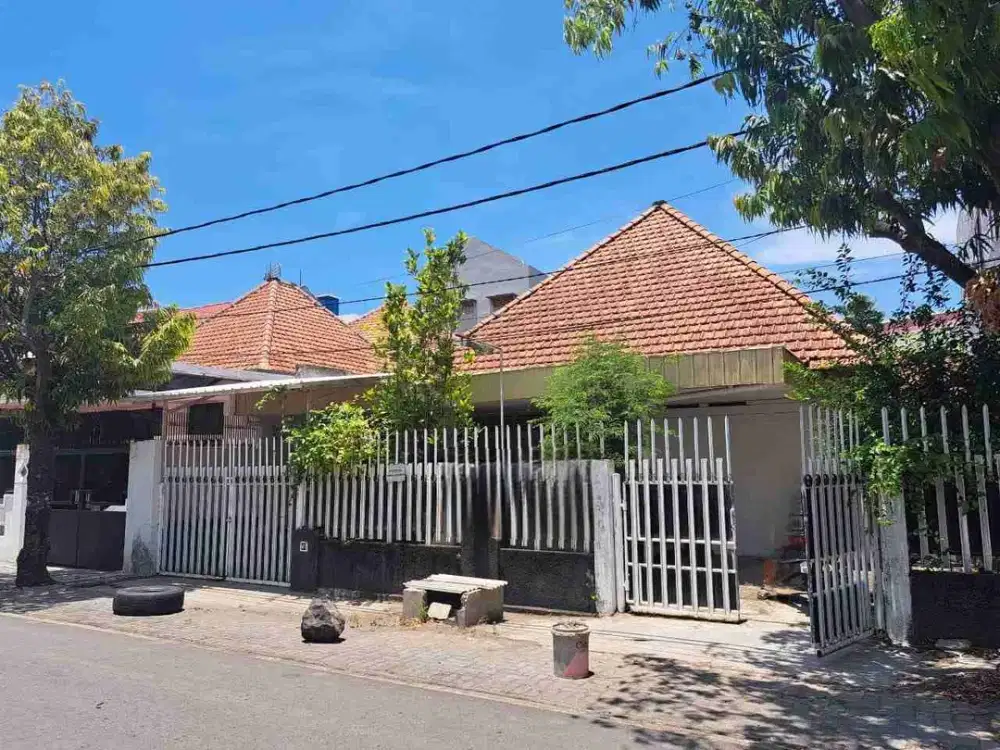 Dijual Rumah Hitung Tanah di Jl Cipunegara Surabaya Pusat