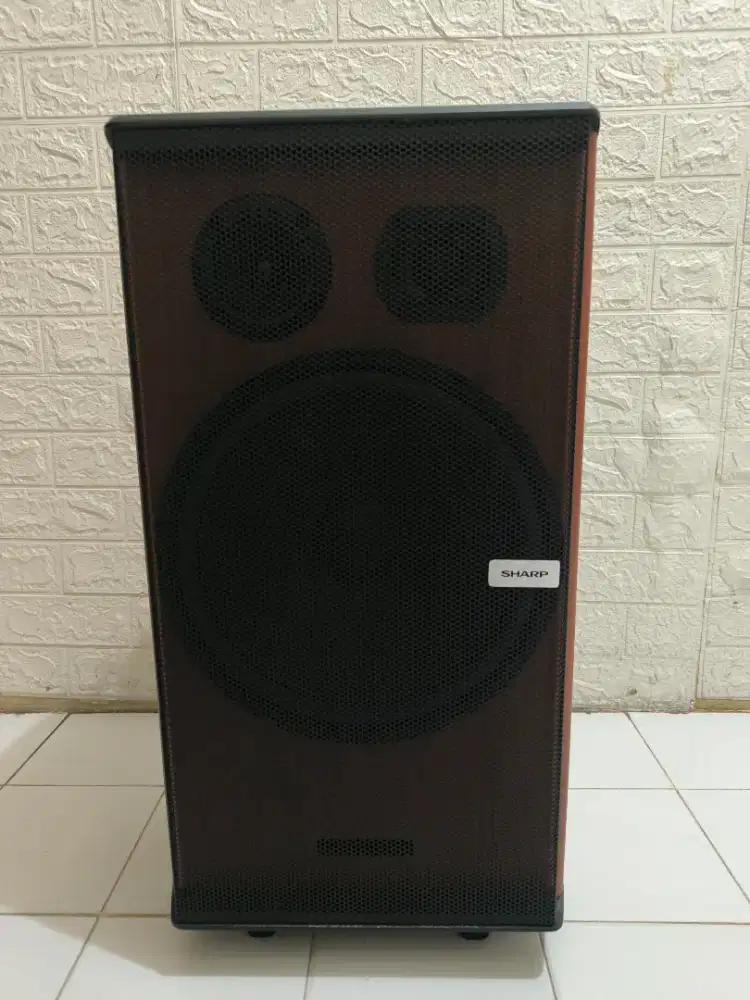Speaker Sharp bass mantap ada 2 mic wireless