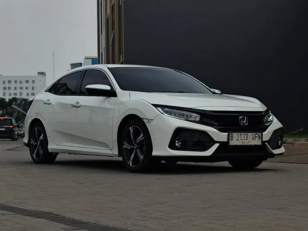 LOW KM CIVIC TURBO HATCHBACK 2017 AT PUTIH ANTIK